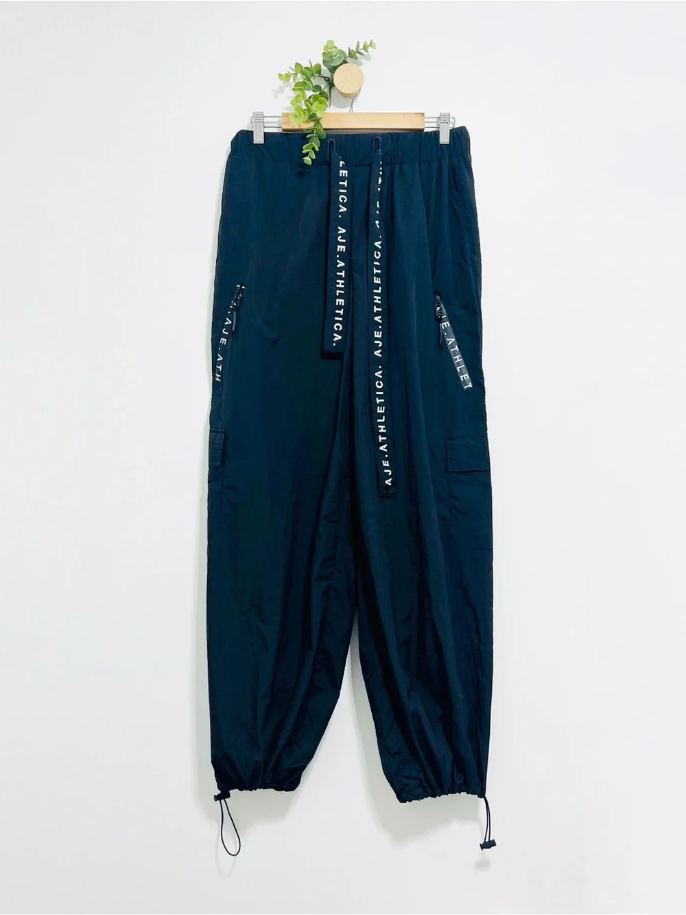 AJE NWT Black Belted Rip Stop Pant 502